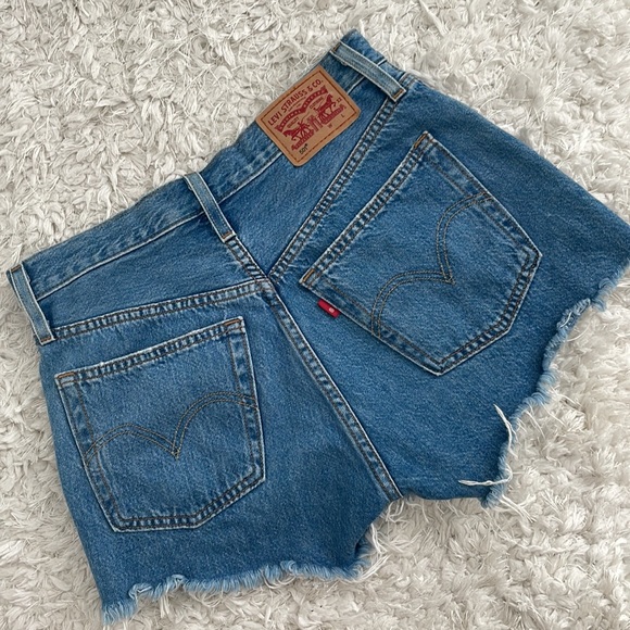 Levi’s 501 short✨ - Picture 2 of 2